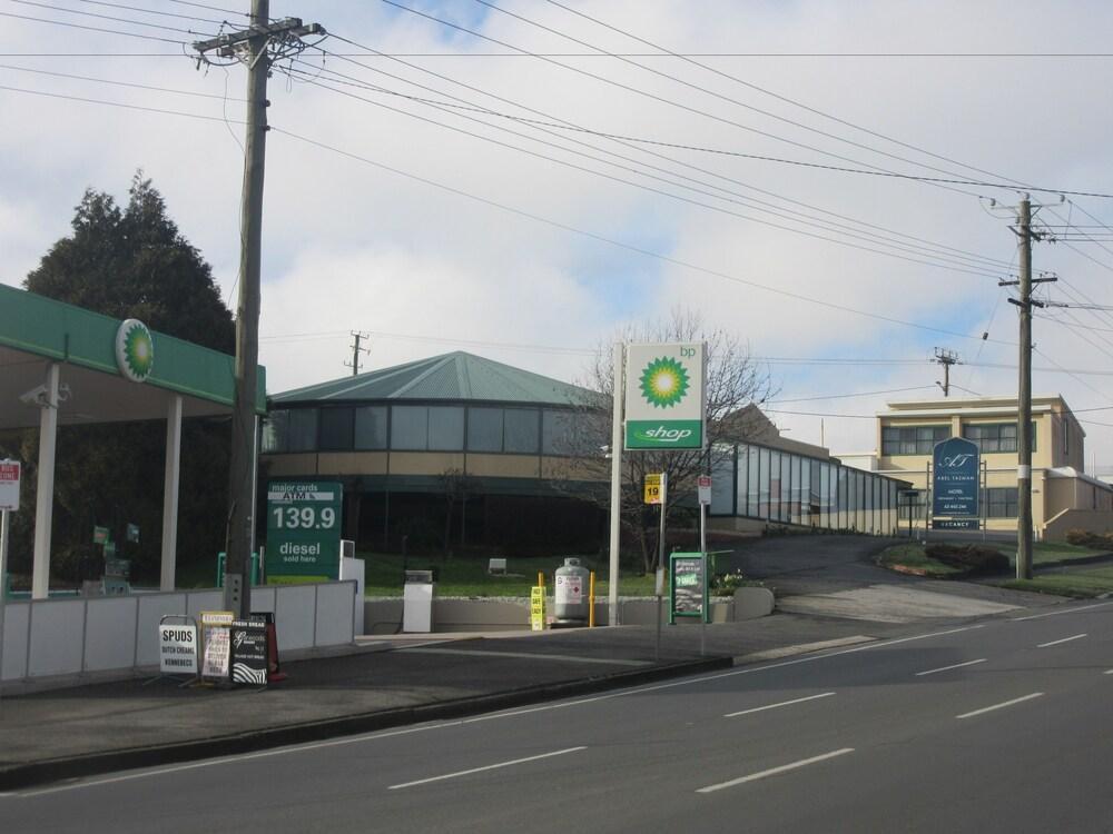 Abel Tasman Airport Motor Inn Launceston Exterior photo